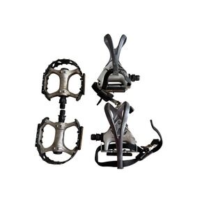 Shimano 105 PD-1050 Pedals Road Bike OS Silver Toe Clips Straps Reflectors